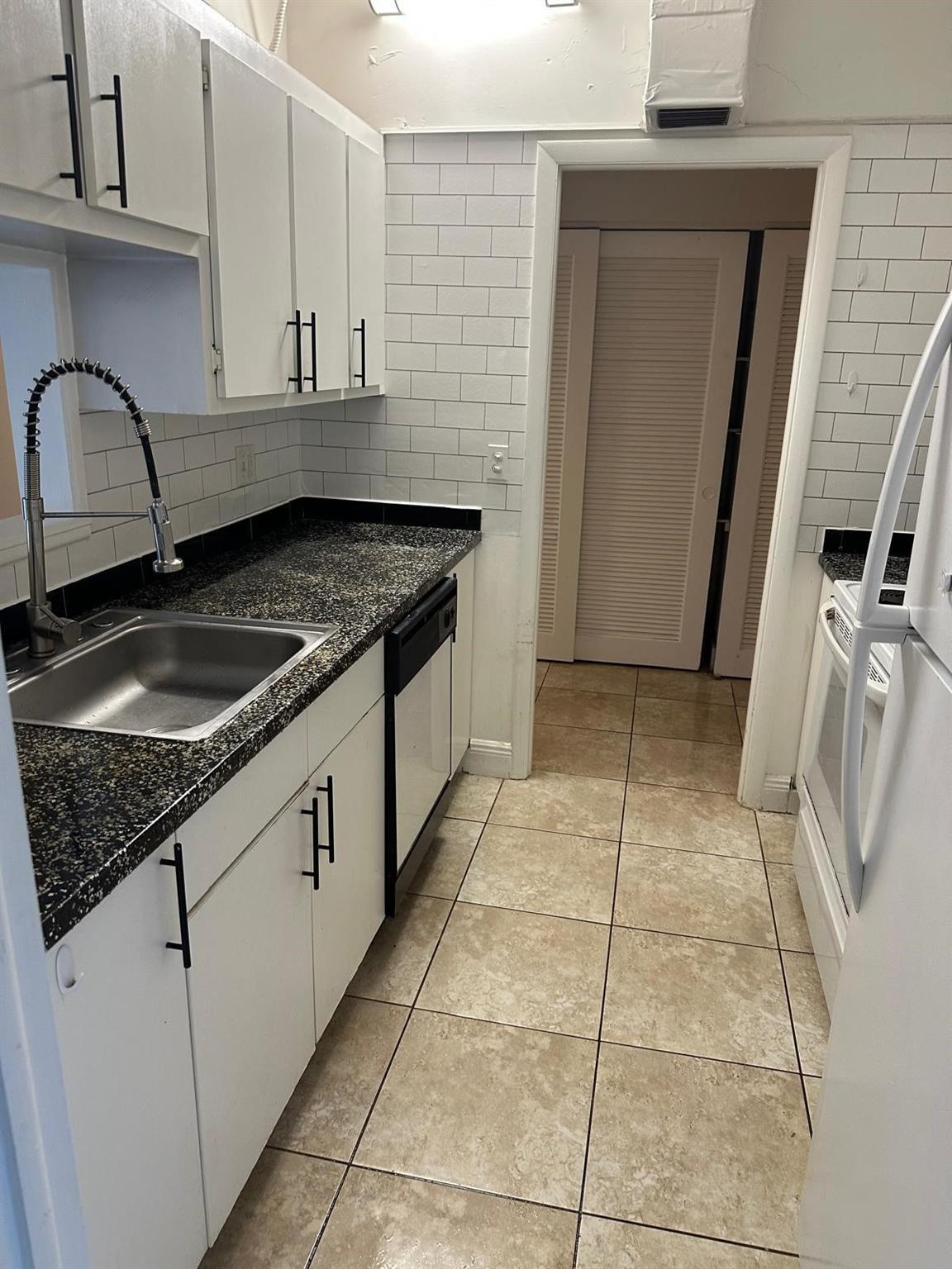 400 N Riverside Drive 102, Pompano Beach, FL 33062, Pompano Beach - Photo 2