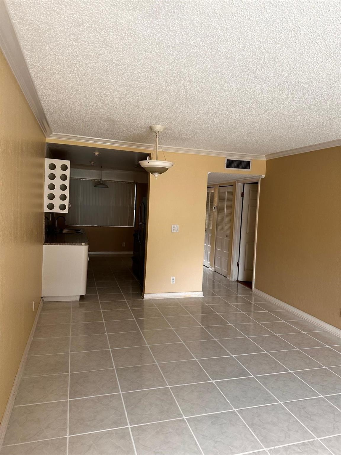 8450 Lagos De Campo Boulevard 105, Tamarac, FL 33321, Tamarac - Photo 5