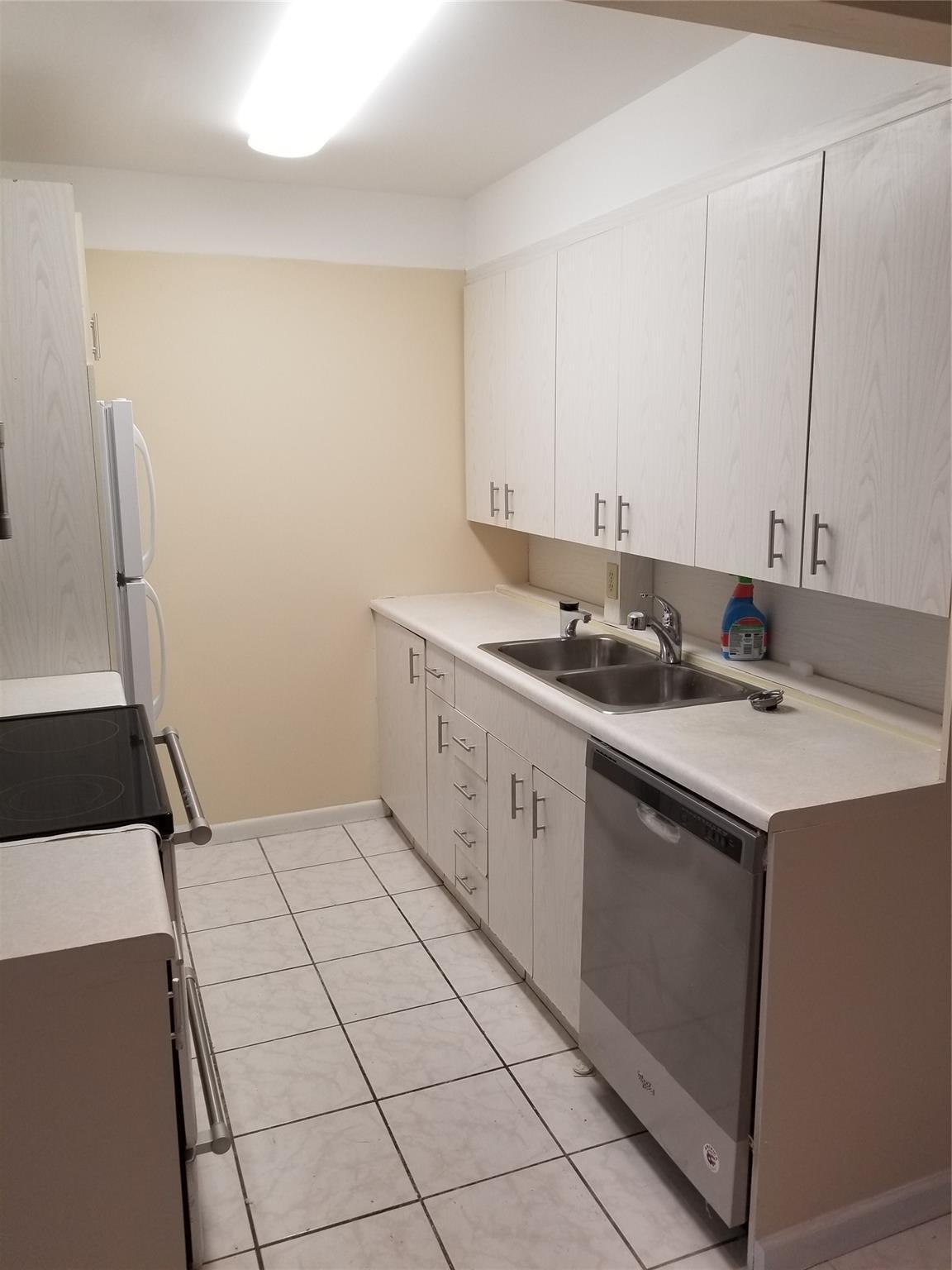 4090 Cornwall 4090, Boca Raton, FL 33434, Boca Raton - Photo 3