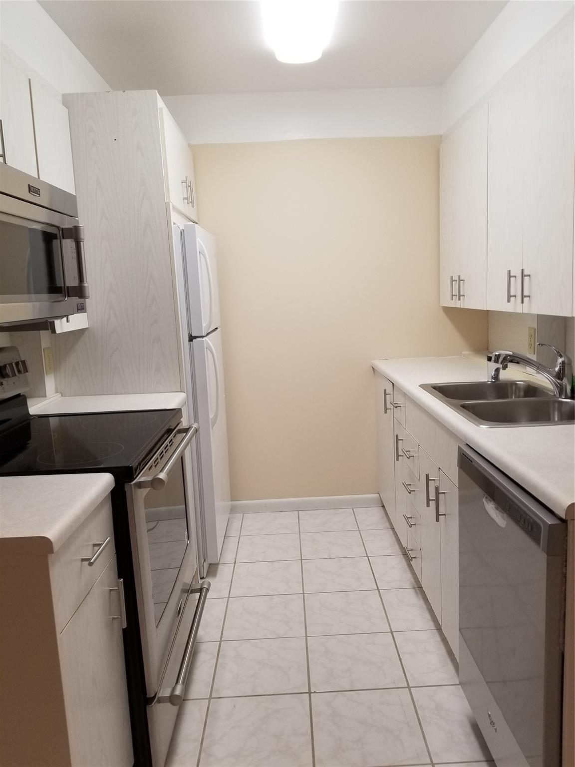 4090 Cornwall 4090, Boca Raton, FL 33434, Boca Raton - Photo 5