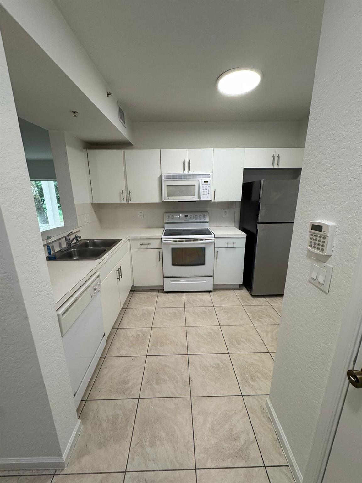 1161 Golden Lakes Boulevard 1311, West Palm Beach, FL 33411, West Palm Beach - Photo 2