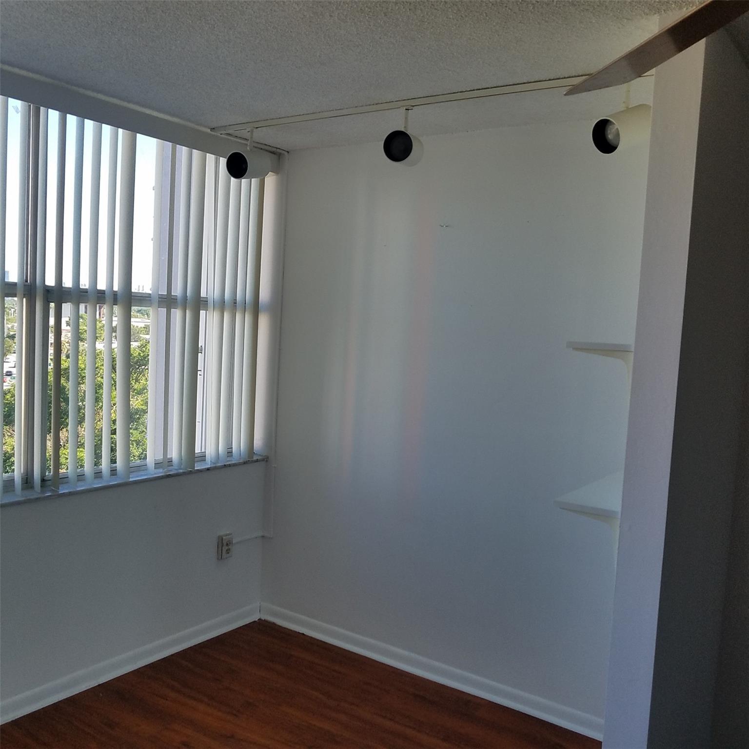 1300 NE Miami Gardens Drive 810e, Miami, FL 33179, Miami - Photo 3