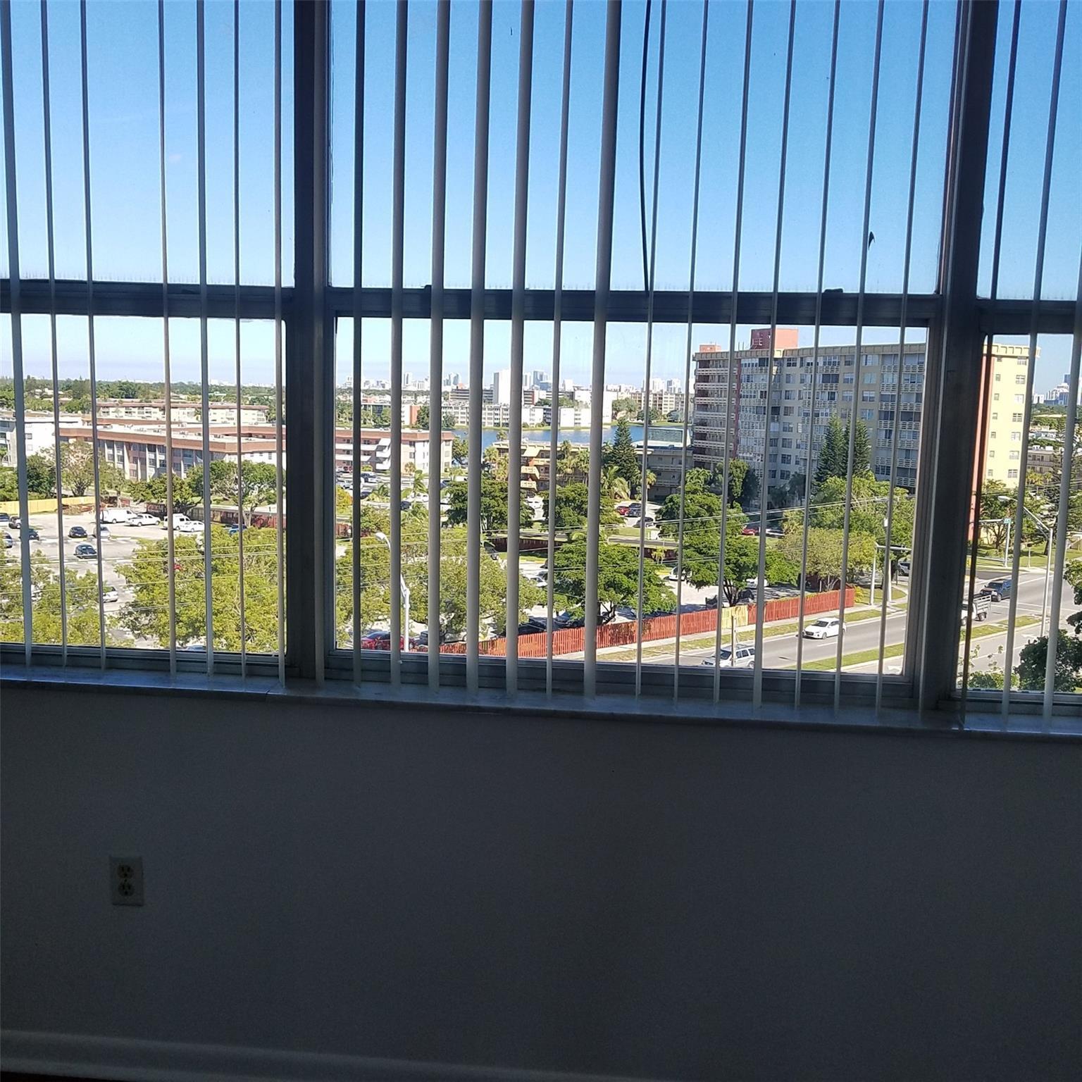1300 NE Miami Gardens Drive 810e, Miami, FL 33179, Miami - Photo 4