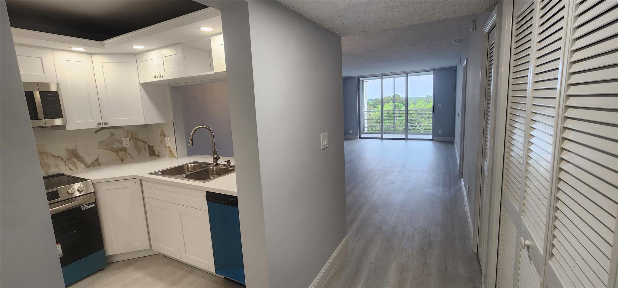 3503 Oaks Way 513, Pompano Beach, FL 33069, Pompano Beach - Photo 2
