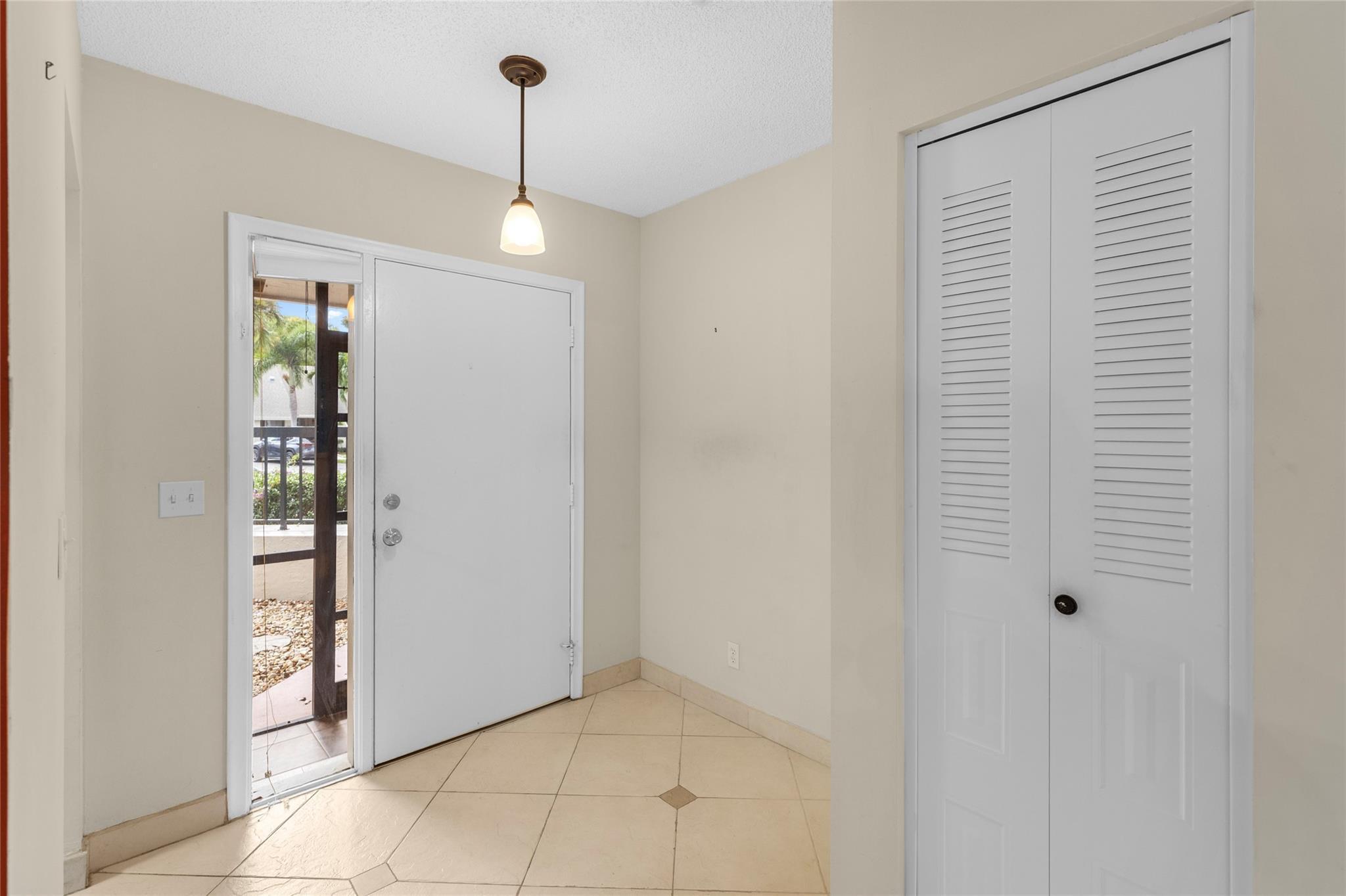 10971 Lake Front Place 10971, Boca Raton, FL 33498, Boca Raton - Photo 3