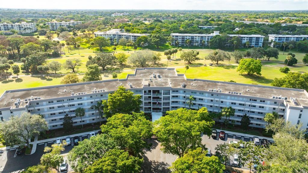 565 Oaks Lane 103, Pompano Beach, FL 33069, Pompano Beach - Photo 2