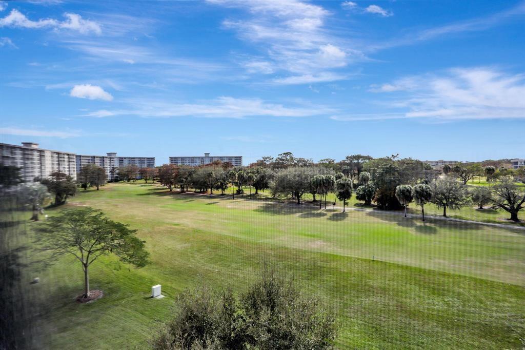565 Oaks Lane 103, Pompano Beach, FL 33069, Pompano Beach - Photo 3