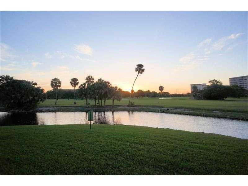 565 Oaks Lane 103, Pompano Beach, FL 33069, Pompano Beach - Photo 5