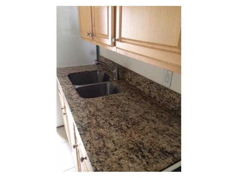 , Lauderdale-By-The-Sea - Photo 5