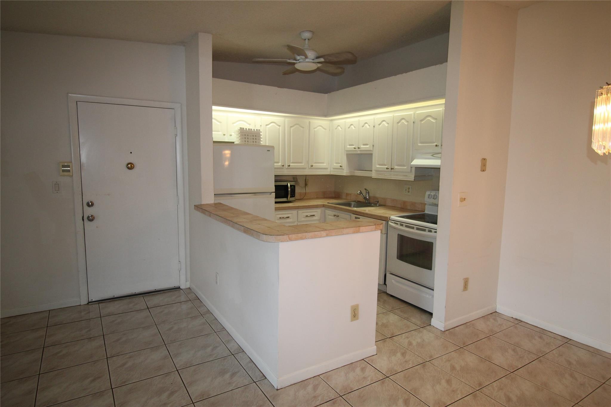 9728 S Belfort Circle 206, Tamarac, FL 33321, Tamarac - Photo 2