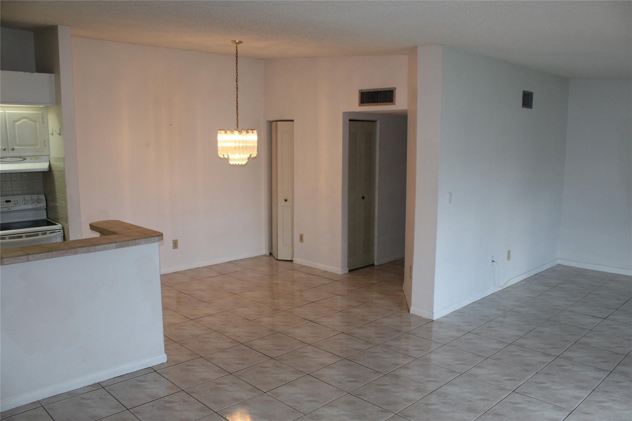 9728 S Belfort Circle 206, Tamarac, FL 33321, Tamarac - Photo 4