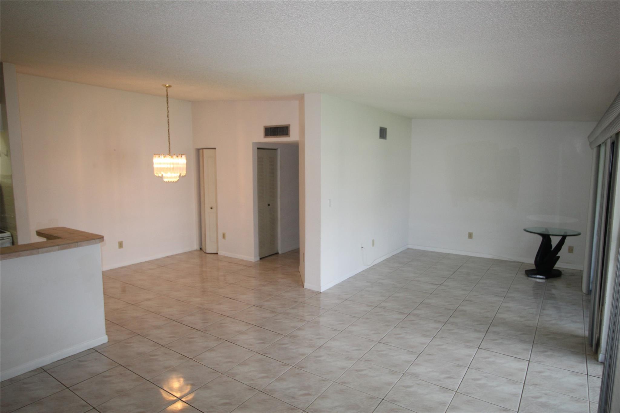 9728 S Belfort Circle 206, Tamarac, FL 33321, Tamarac - Photo 5