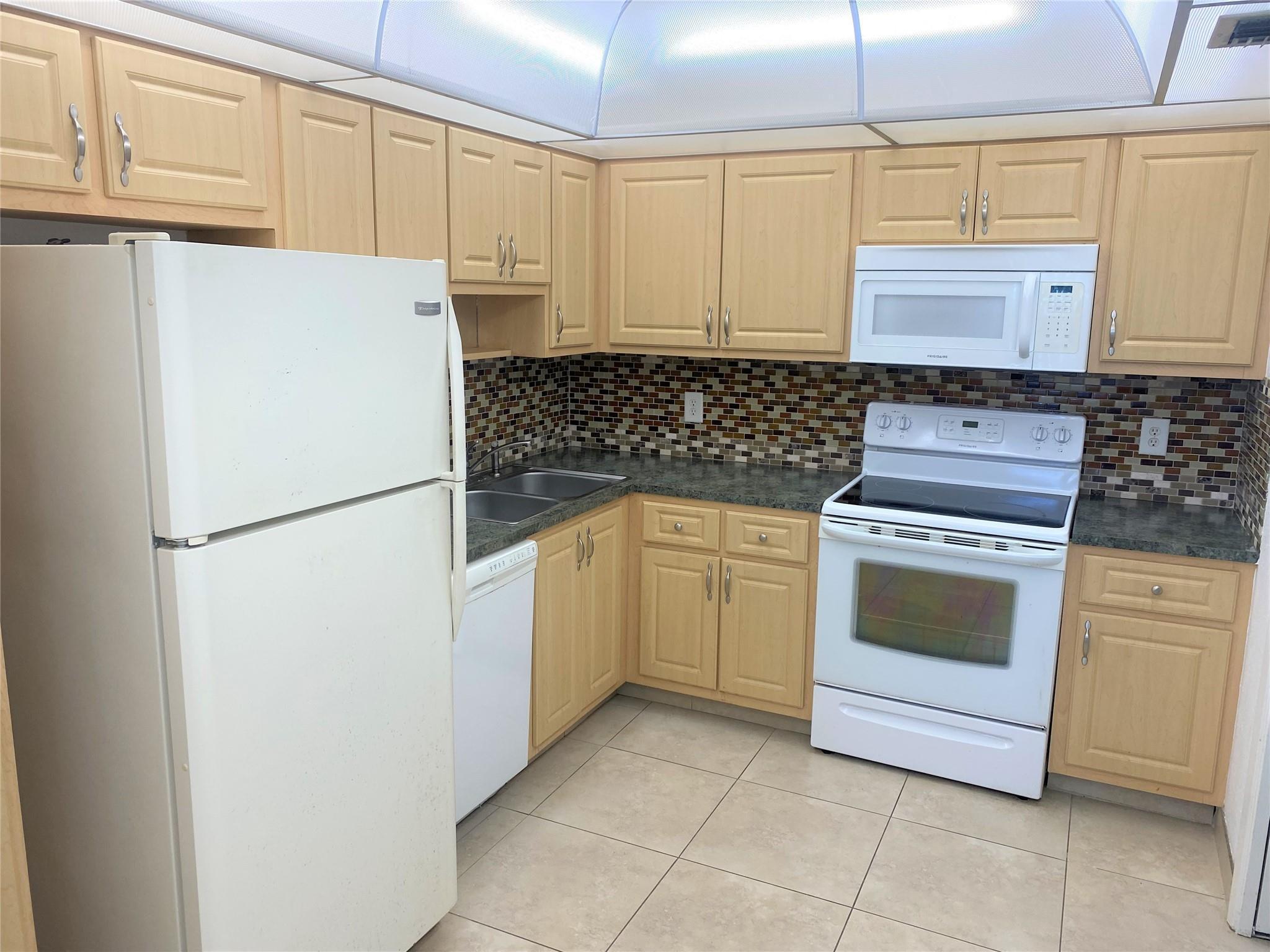 3510 Oaks Way 504, Pompano Beach, FL 33069, Pompano Beach - Photo 4