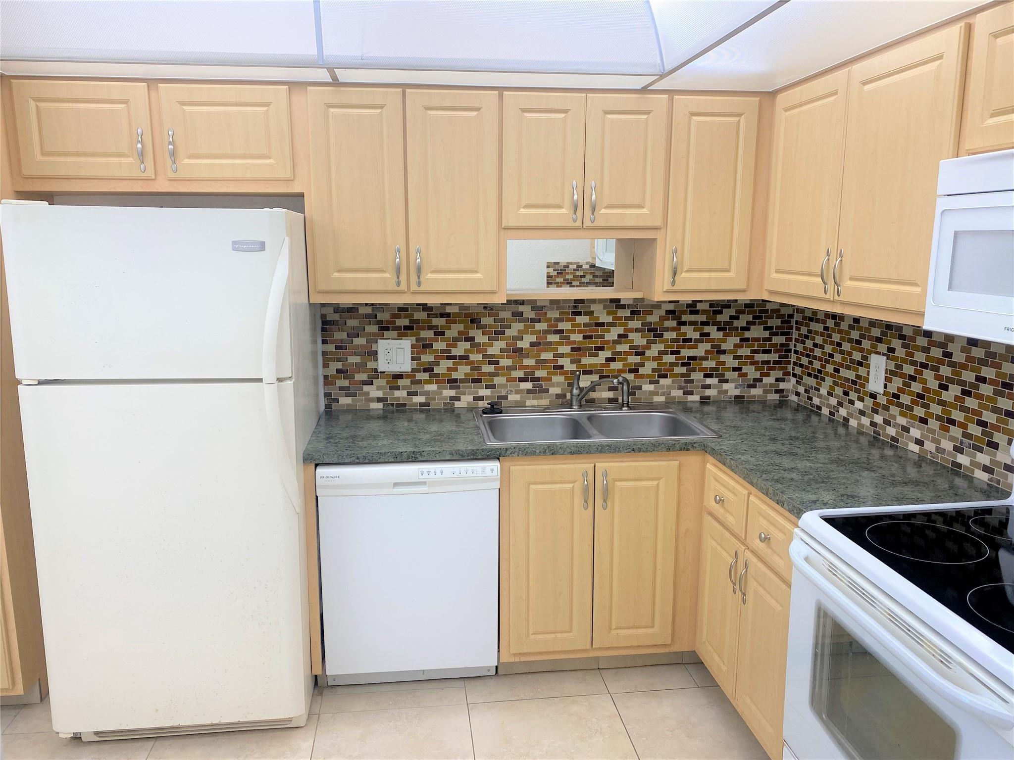 3510 Oaks Way 504, Pompano Beach, FL 33069, Pompano Beach - Photo 5
