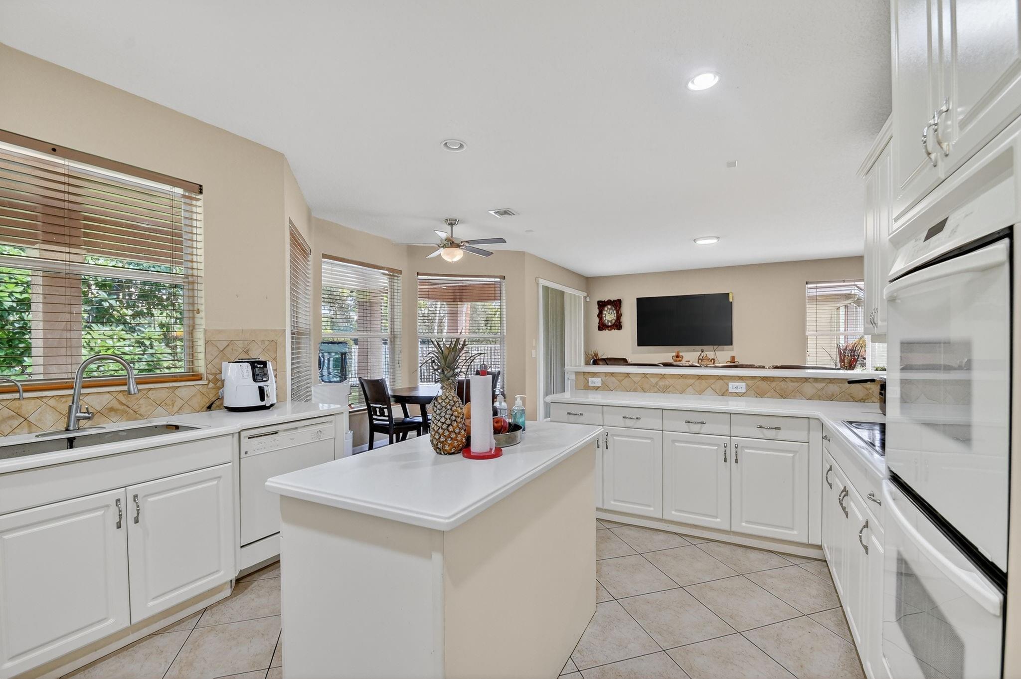 9393 Savannah Estates Drive, Lake Worth, FL 33467, Lake Worth - Photo 4