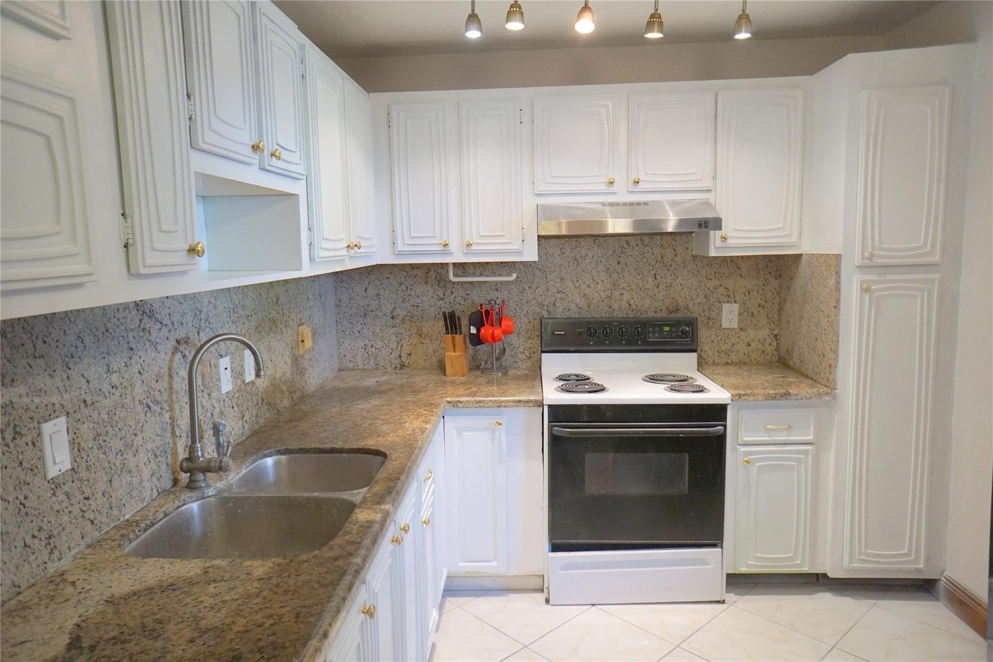 2821 Somerset Drive 203, Lauderdale Lakes, FL 33311, Lauderdale Lakes - Photo 3