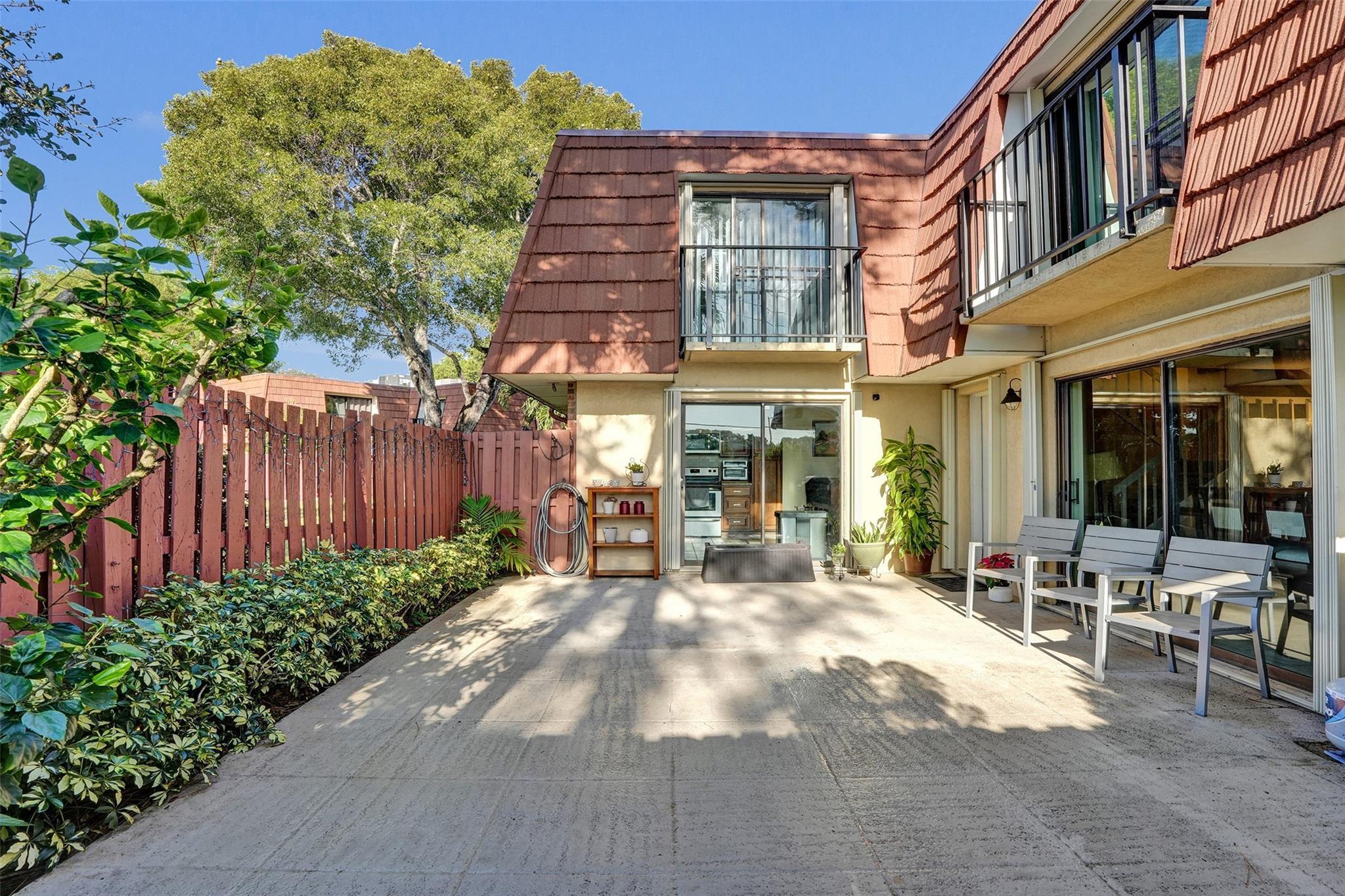 1525 Augusta Circle 109, Delray Beach, FL 33445, Delray Beach - Photo 2