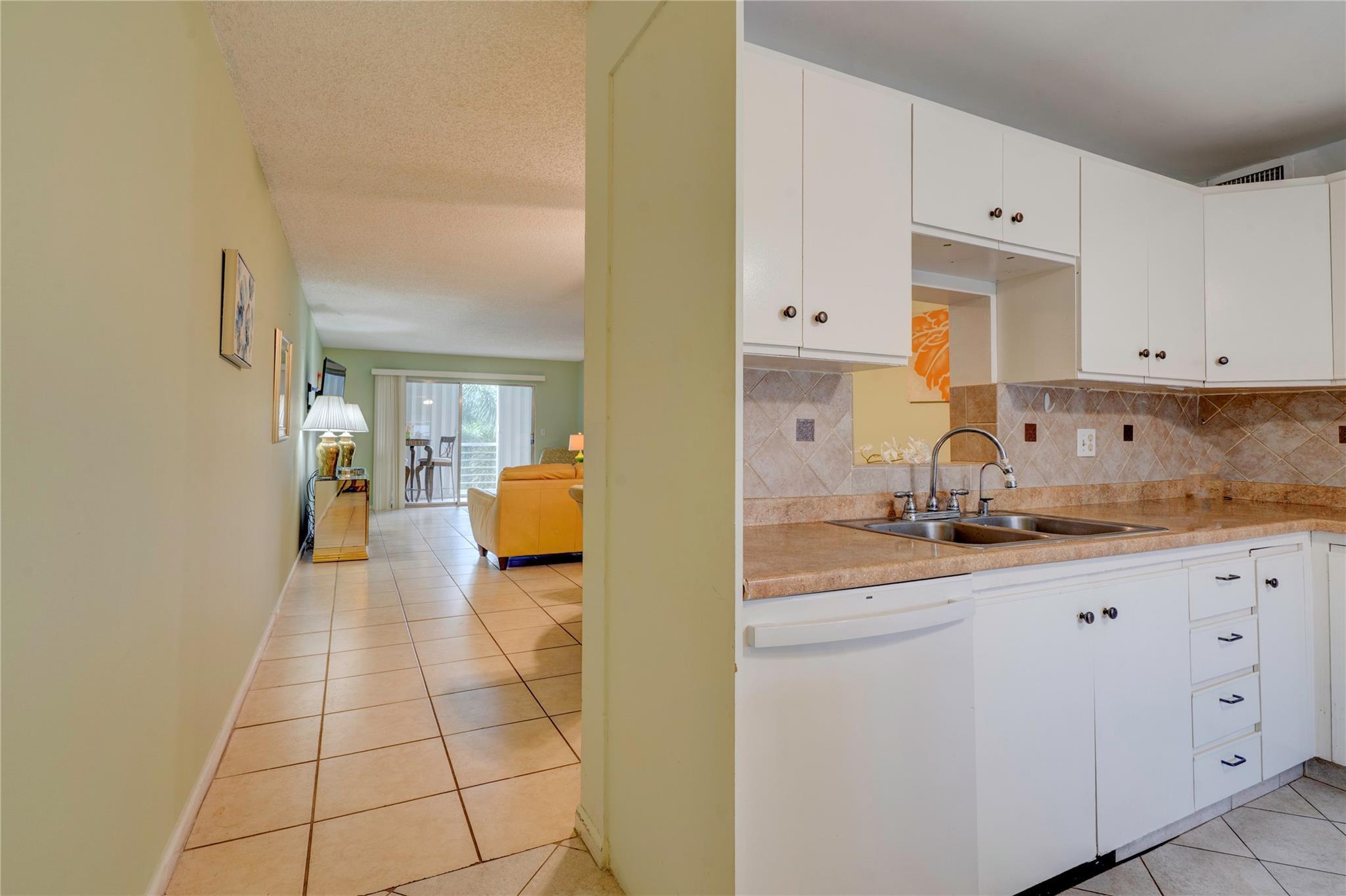 3102 Portofino Point K3, Coconut Creek, FL 33066, Coconut Creek - Photo 4