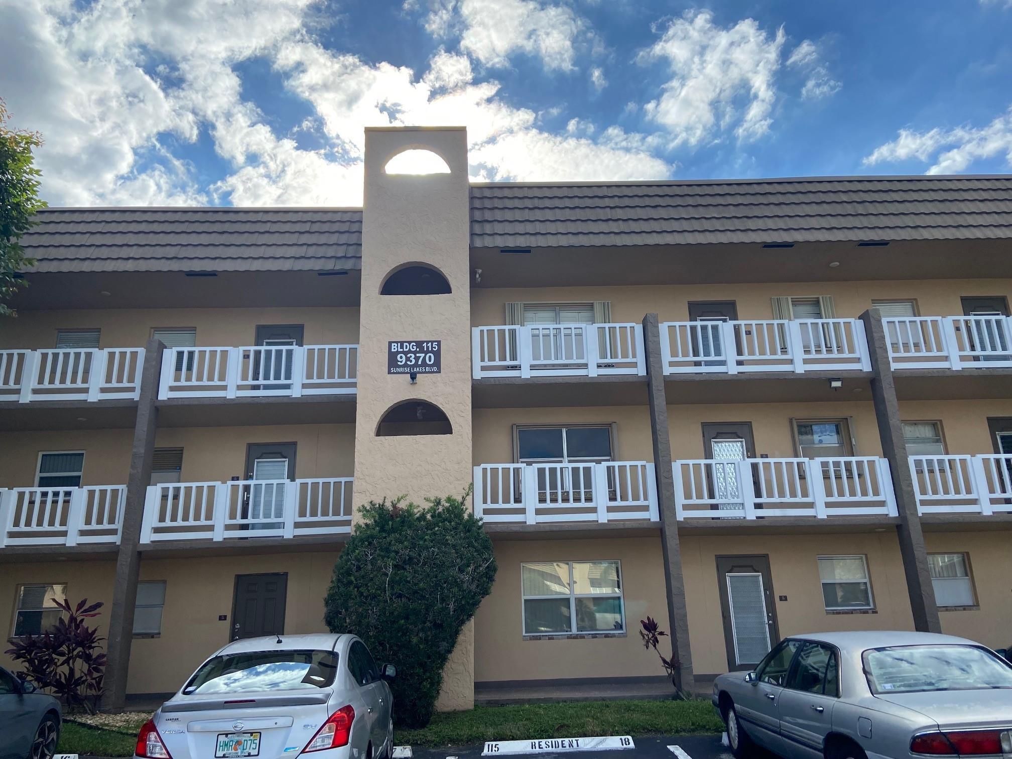 9370 Sunrise Lakes Boulevard 105, Sunrise, FL 33322, Sunrise - Photo 2