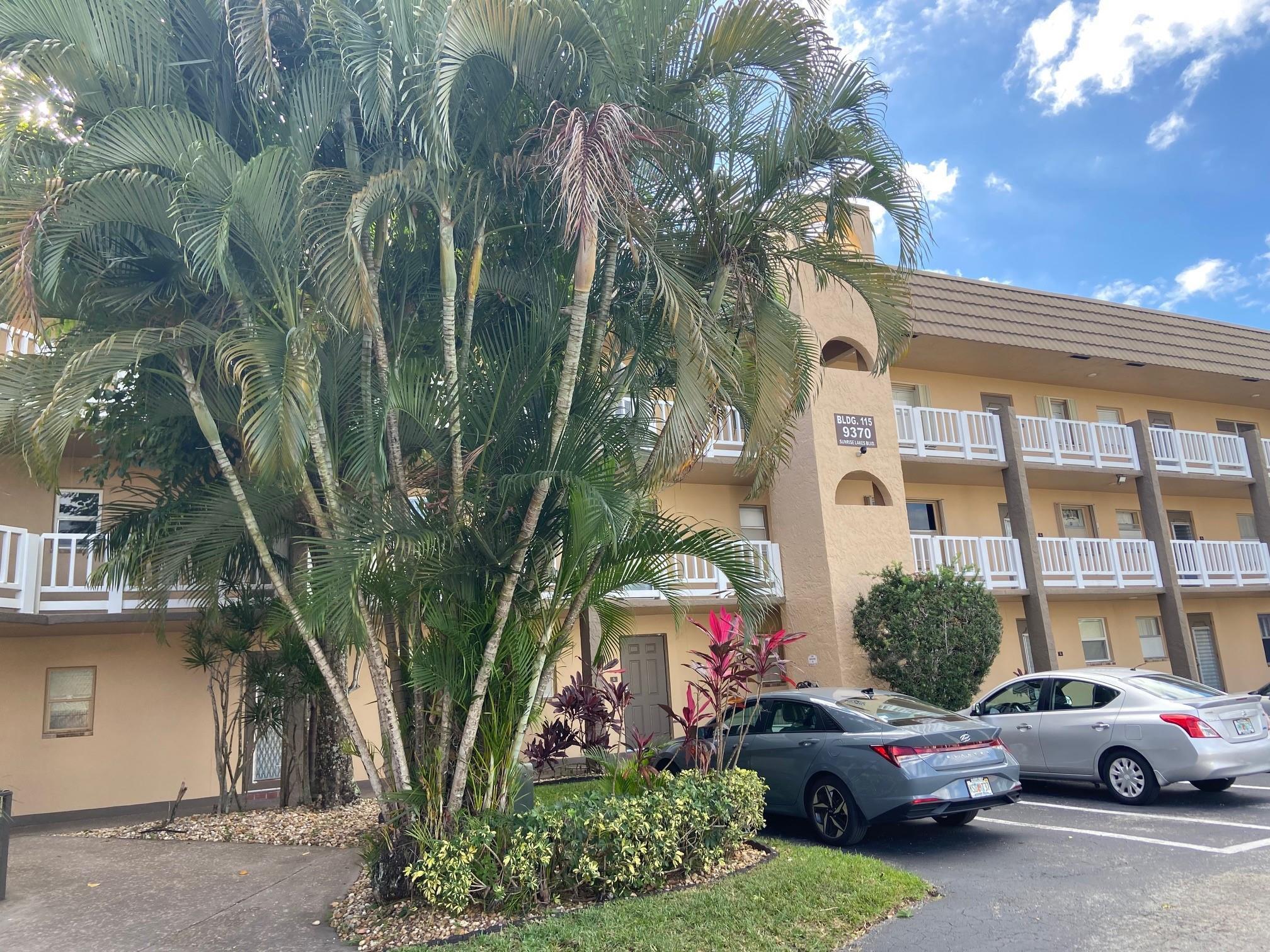 9370 Sunrise Lakes Boulevard 105, Sunrise, FL 33322, Sunrise - Photo 3