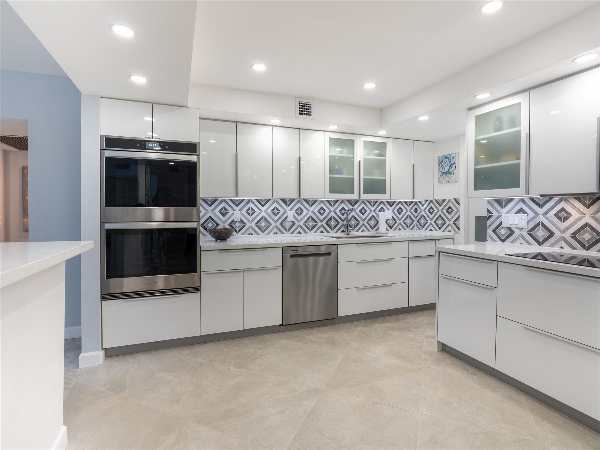 2850 N Palm Aire Drive 601, Pompano Beach, FL 33069, Pompano Beach - Photo 2