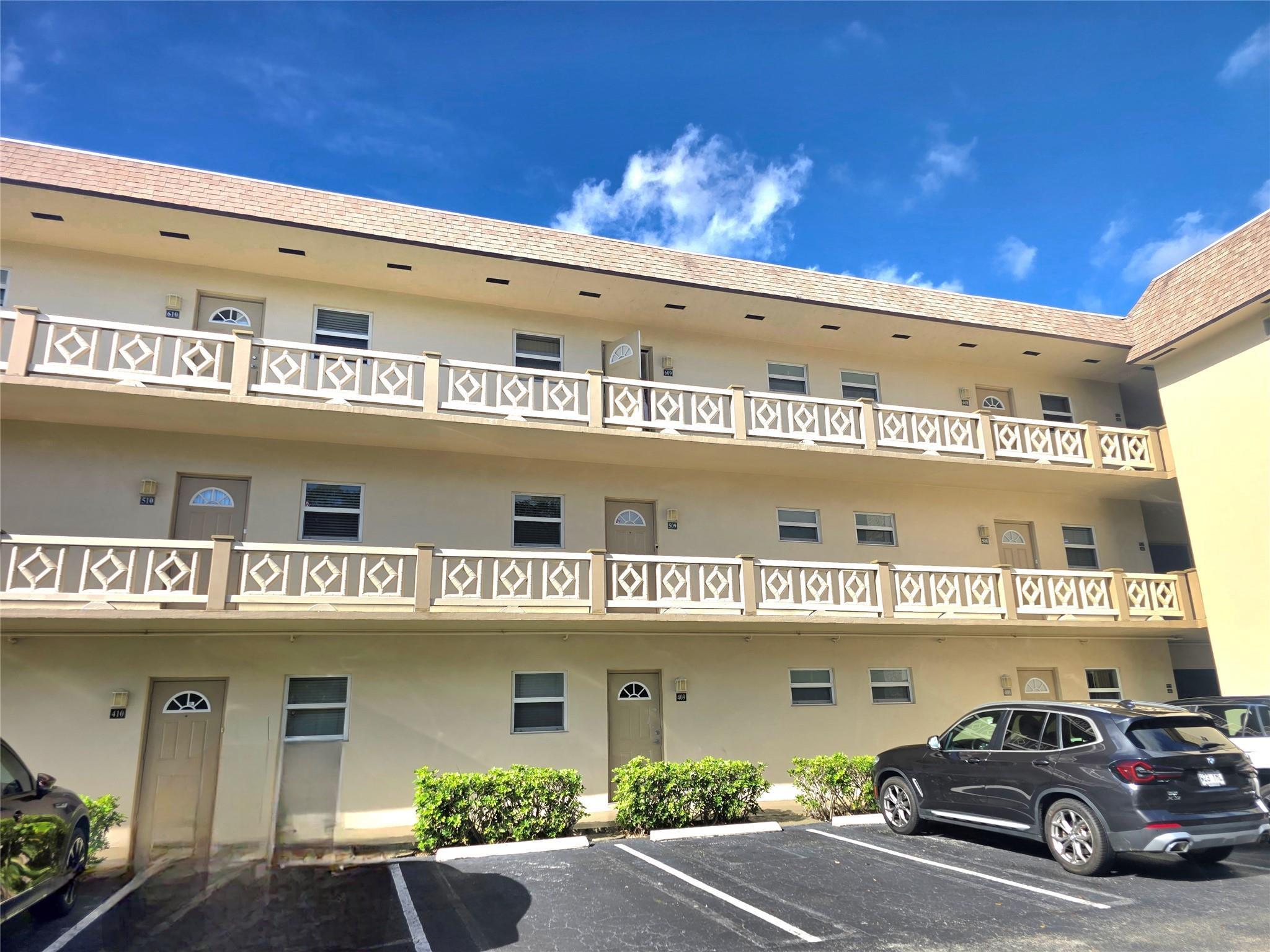 3531 NW 50th Avenue 609, Lauderdale Lakes, FL 33319, Lauderdale Lakes - Photo 2