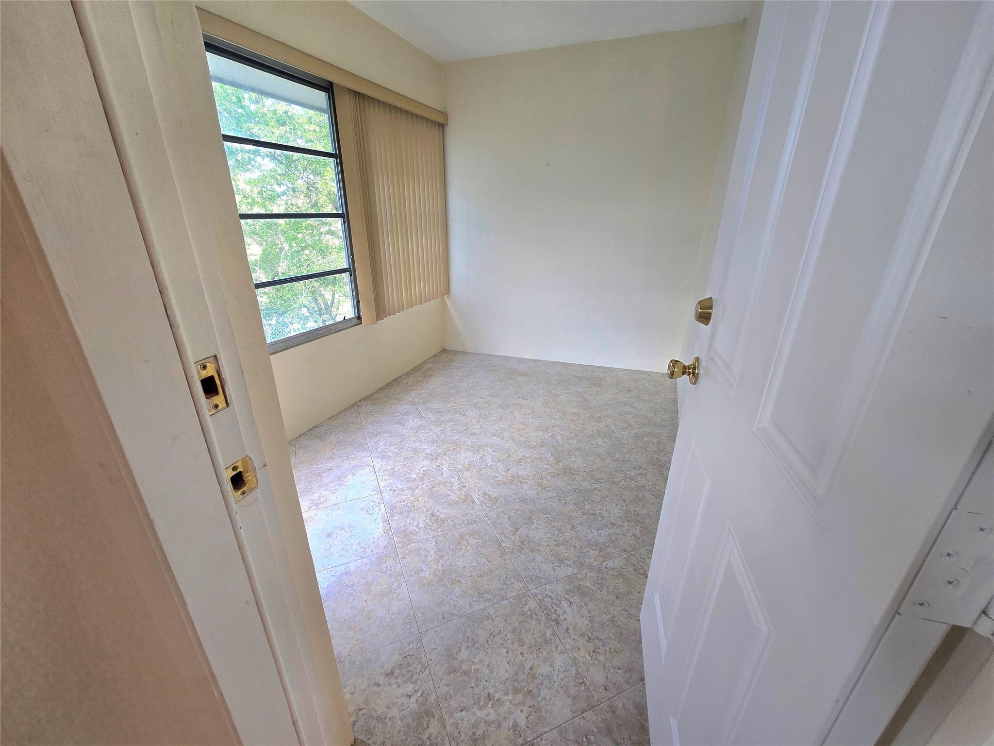 3531 NW 50th Avenue 609, Lauderdale Lakes, FL 33319, Lauderdale Lakes - Photo 5