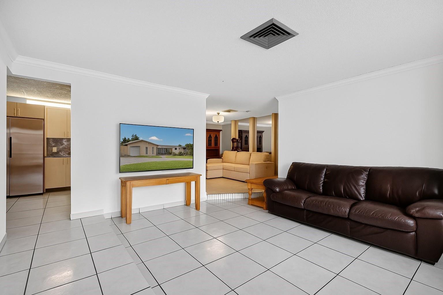 1910 SW 98th Terrace, Miramar, FL 33025, Miramar - Photo 3