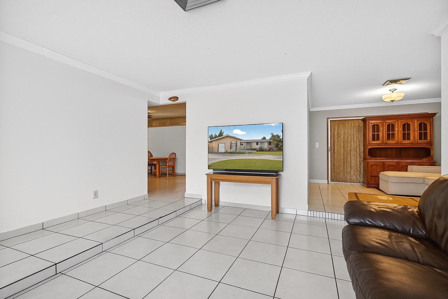 1910 SW 98th Terrace, Miramar, FL 33025, Miramar - Photo 4