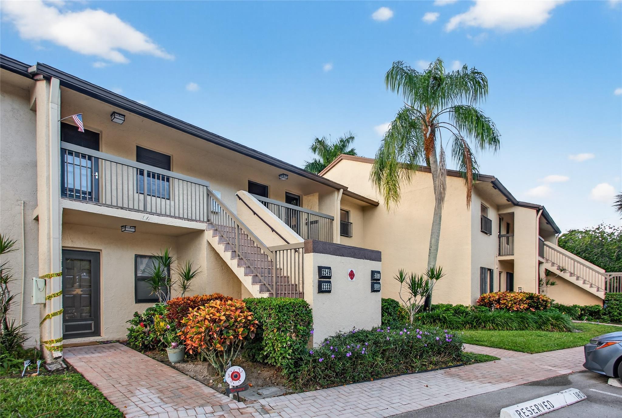 3249 Carambola Circle 3249, Coconut Creek, FL 33066, Coconut Creek - Photo 3