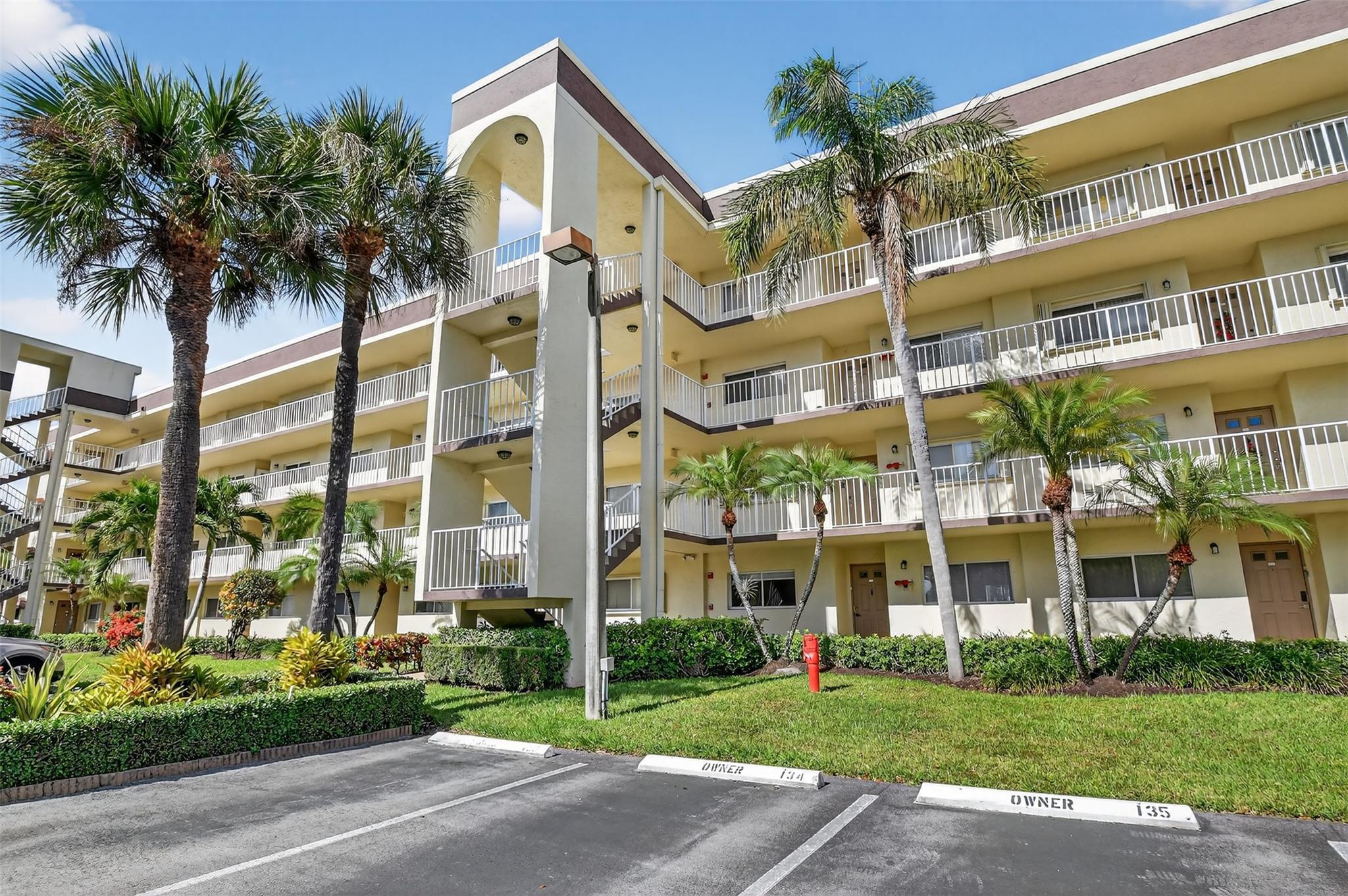 4735 Lucerne Lakes Boulevard 306, Lake Worth, FL 33467, Lake Worth - Photo 2