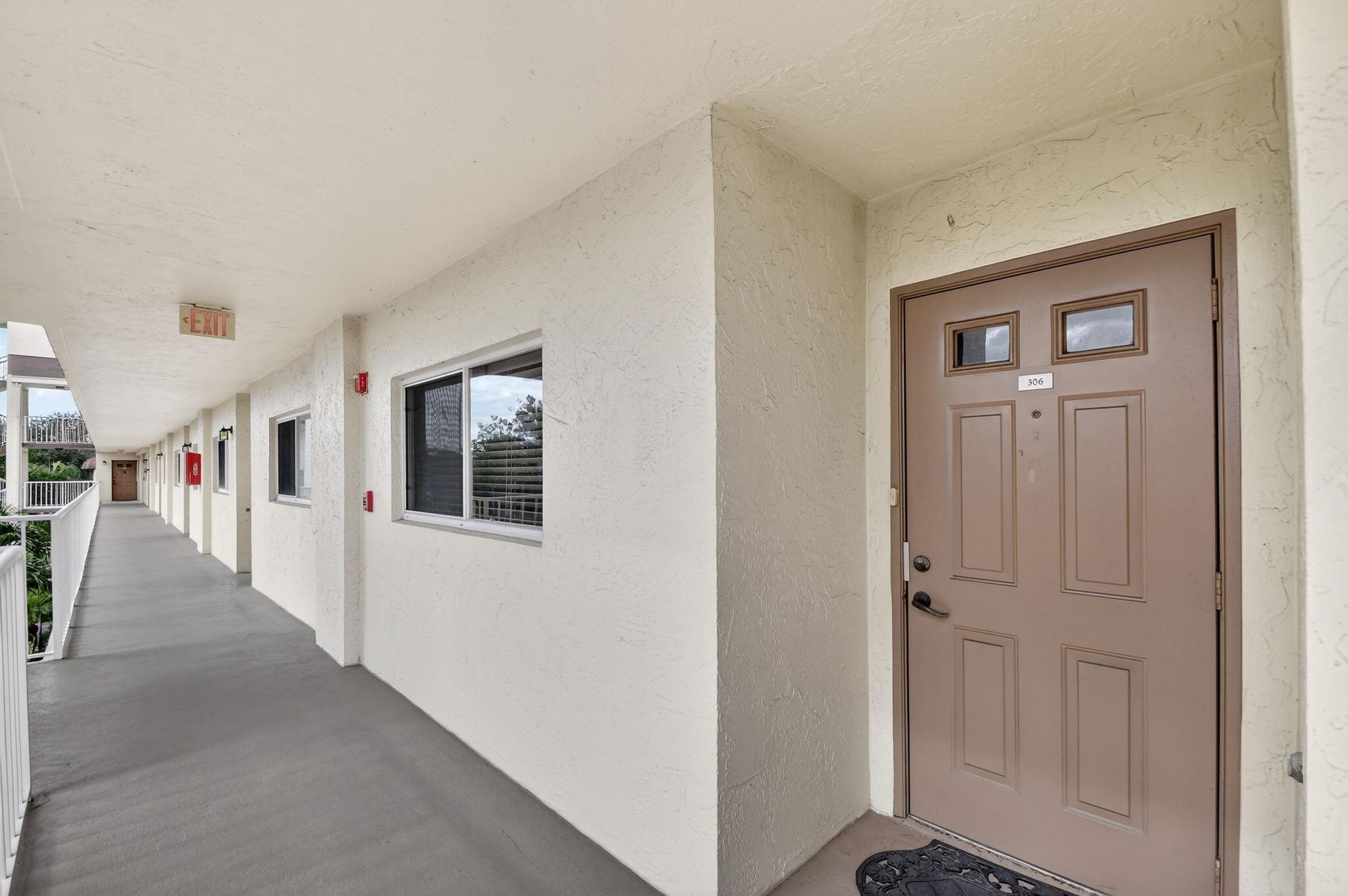 4735 Lucerne Lakes Boulevard 306, Lake Worth, FL 33467, Lake Worth - Photo 4