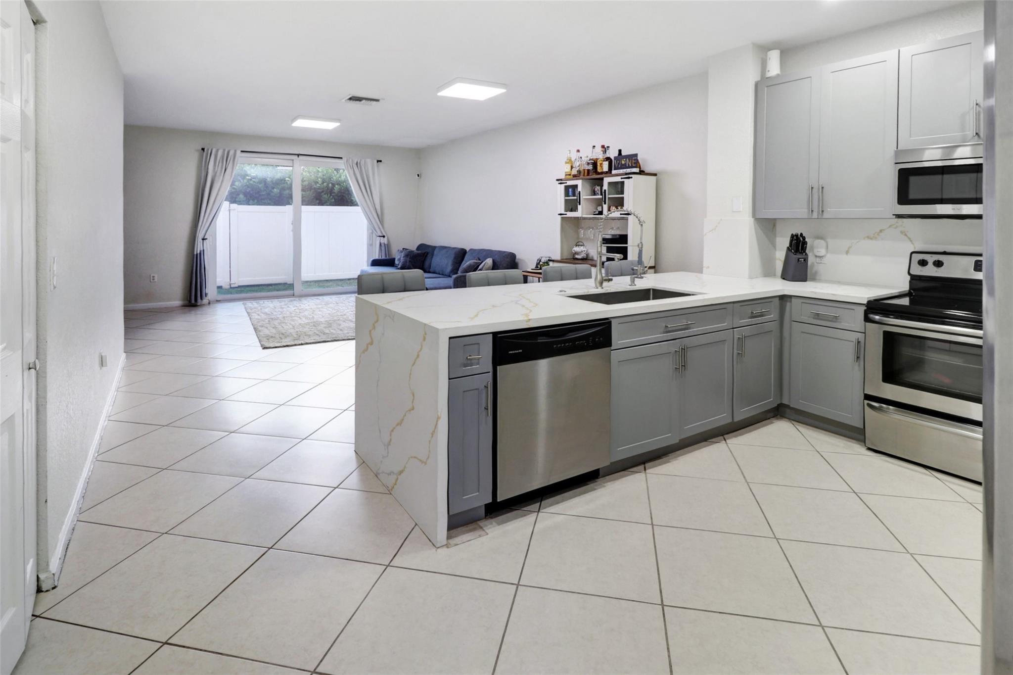 8106 Prestige Commons Drive 8106, Tamarac, FL 33321, Tamarac - Photo 5