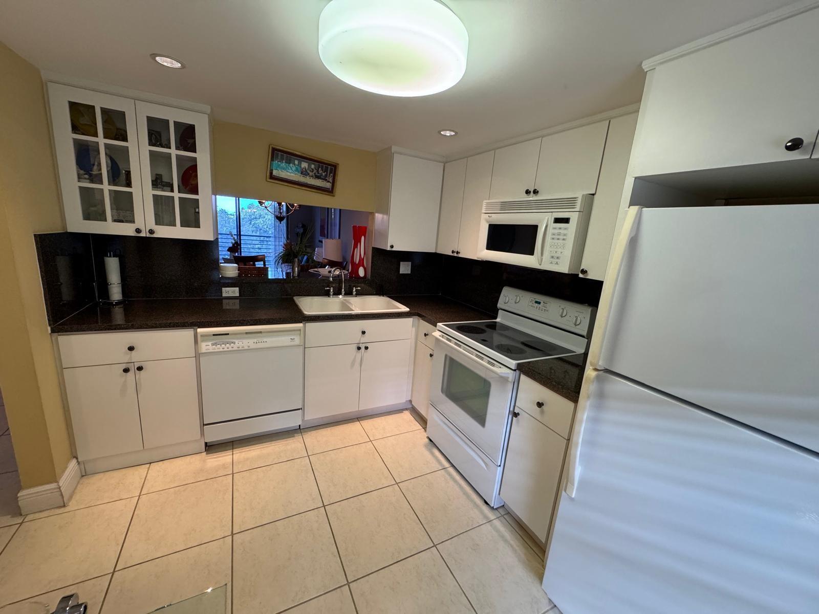 900 Colony Point Circle 407, Pembroke Pines, FL 33026, Pembroke Pines - Photo 3