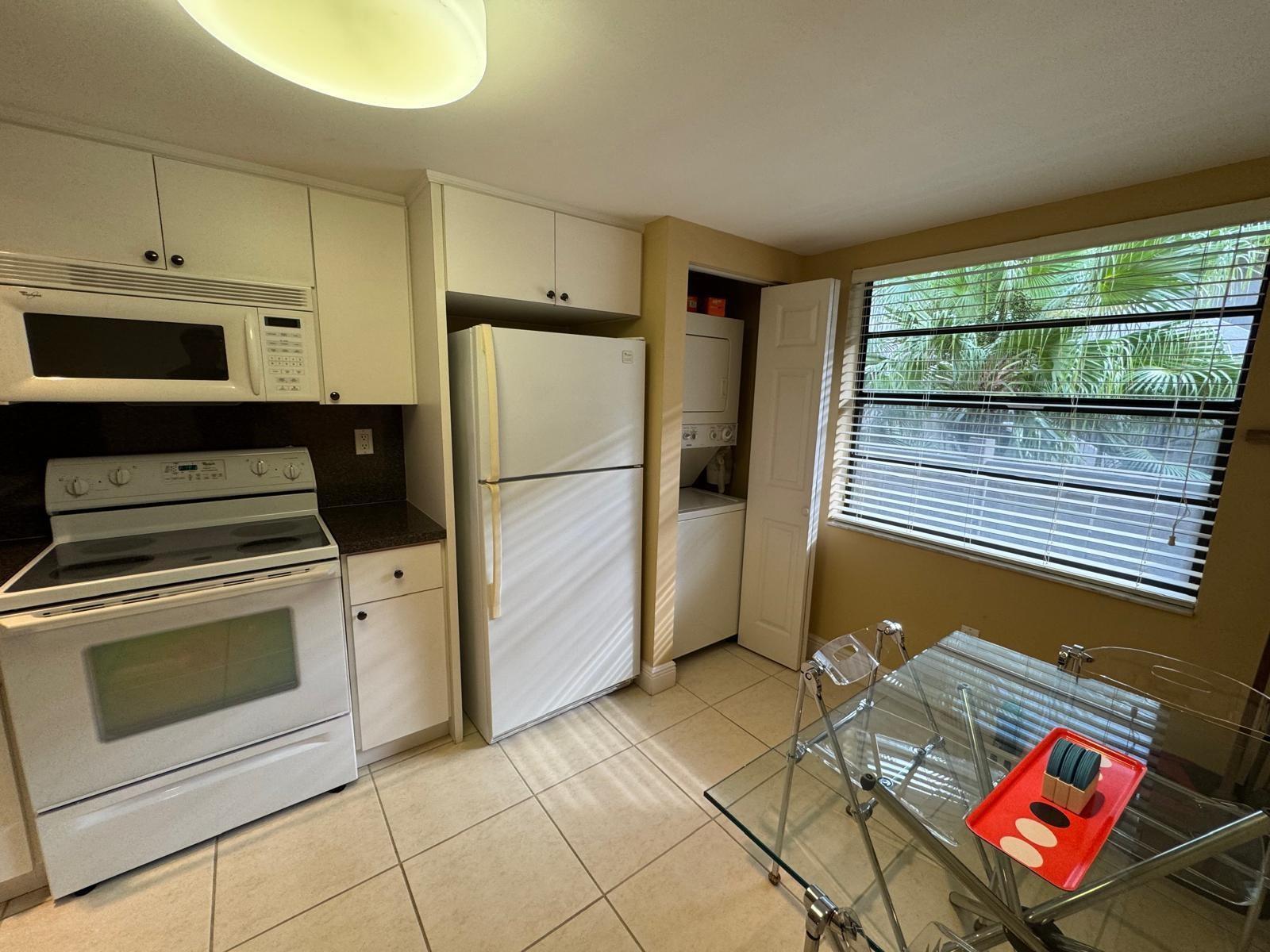 900 Colony Point Circle 407, Pembroke Pines, FL 33026, Pembroke Pines - Photo 5