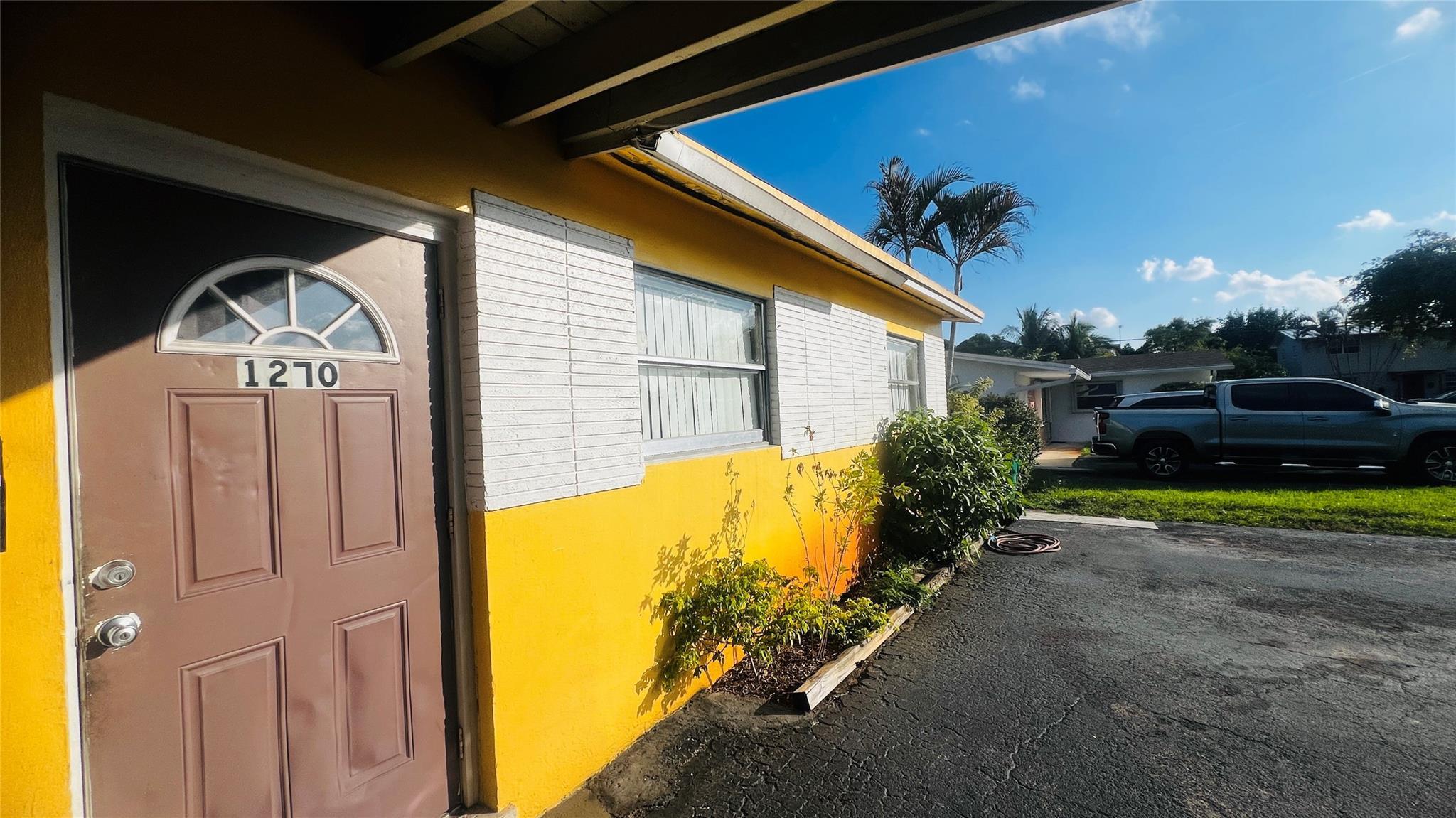 , Lauderhill - Photo 2