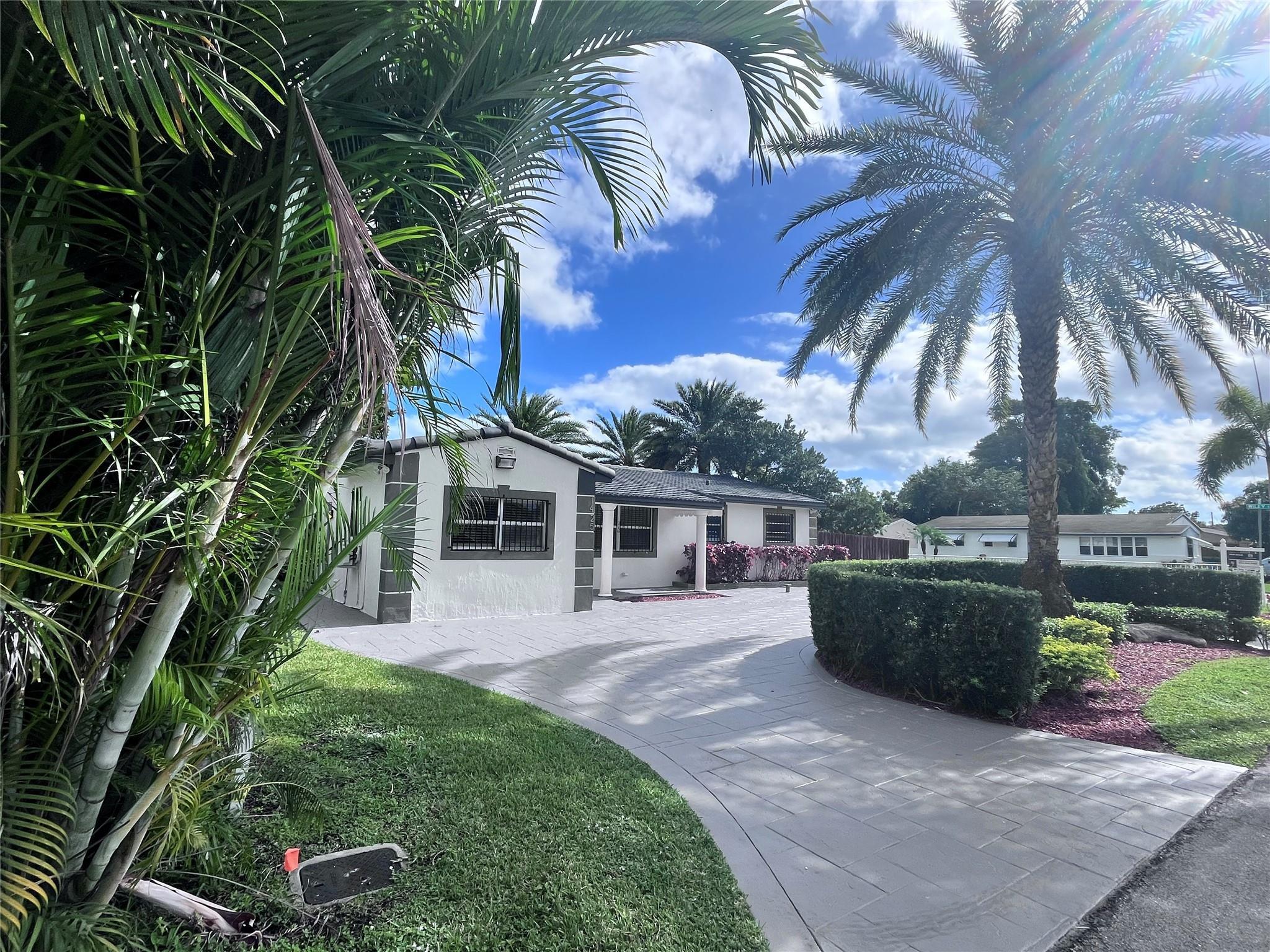 10549 NW 56th Place, Coral Springs, FL 33076, Coral Springs - Photo 3