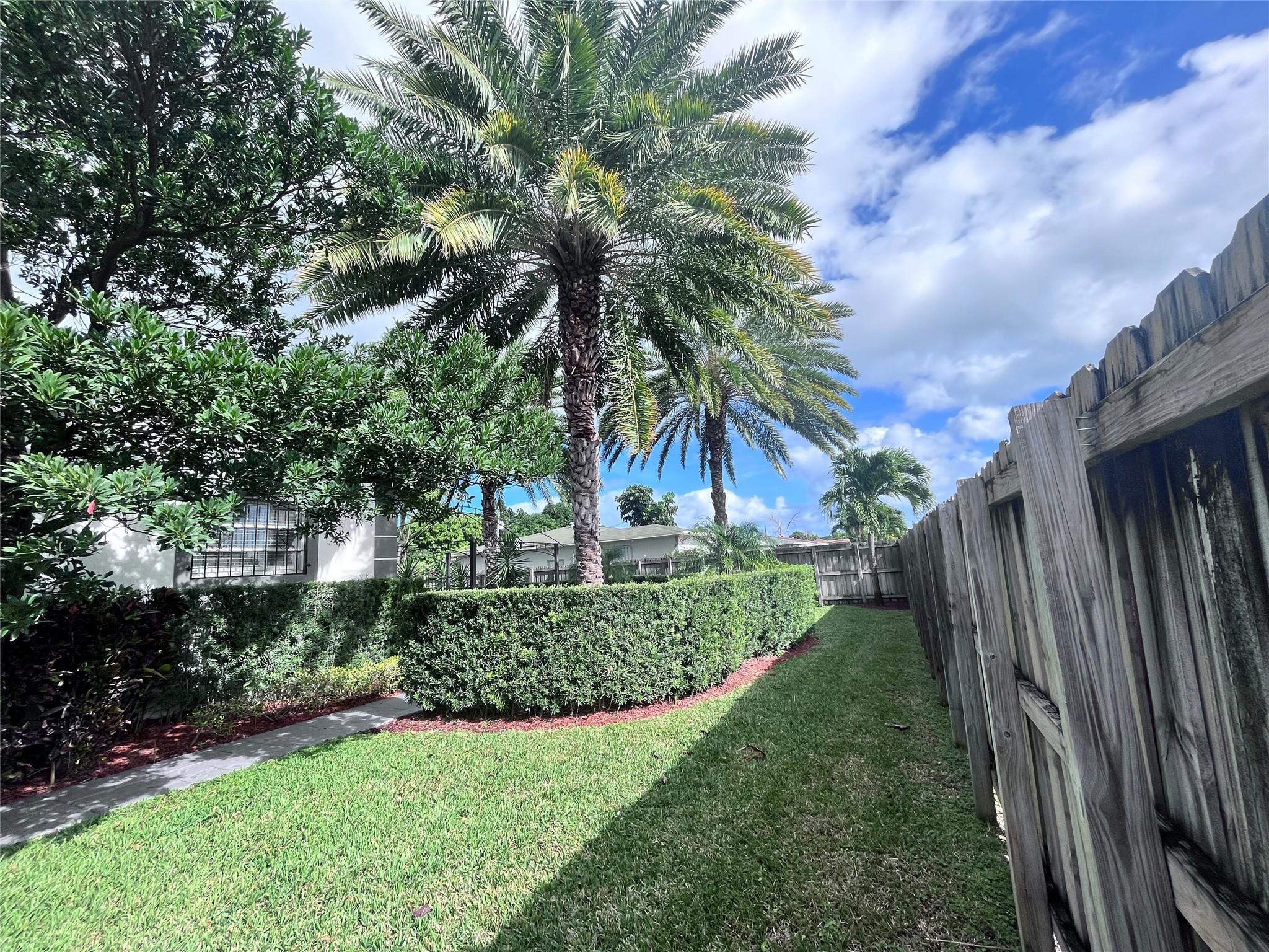 10549 NW 56th Place, Coral Springs, FL 33076, Coral Springs - Photo 4