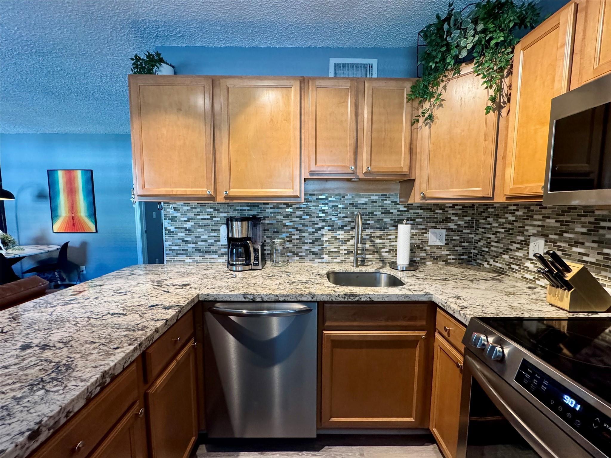 2660 NE 8th Avenue 211, Wilton Manors, FL 33334, Wilton Manors - Photo 2