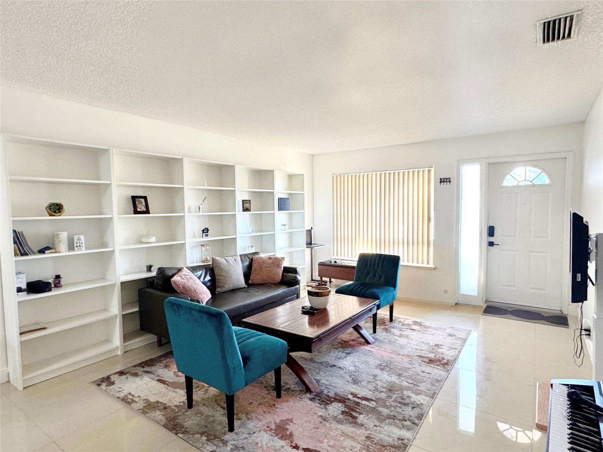 704 NW 3rd Avenue, Pompano Beach, FL 33060, Pompano Beach - Photo 2