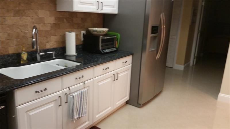 625 Oaks Drive 704, Pompano Beach, FL 33069, Pompano Beach - Photo 2