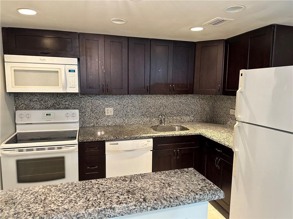 3680 Inverrary Drive 3r, Lauderhill, FL 33319, Lauderhill