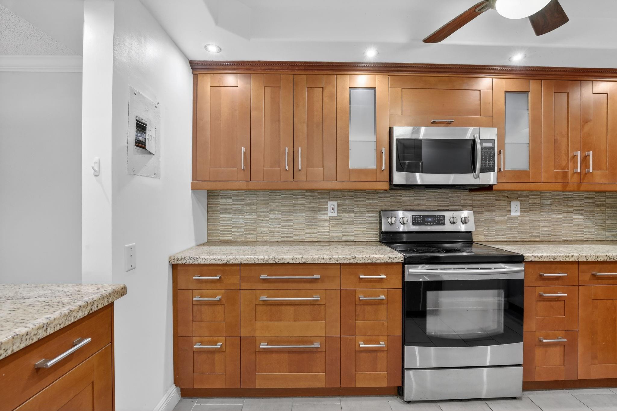 830 S Hollybrook Drive 310, Pembroke Pines, FL 33025, Pembroke Pines - Photo 2