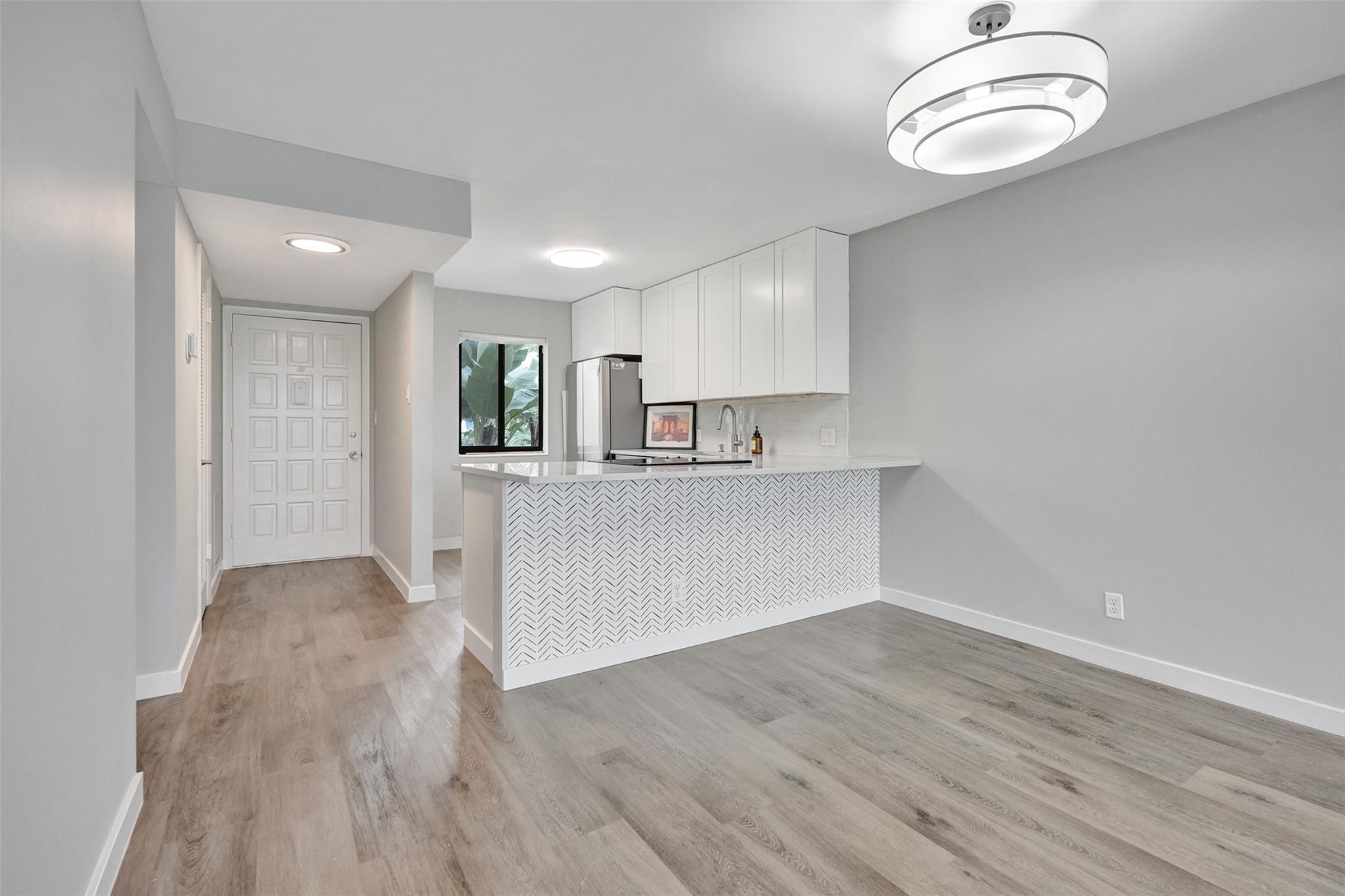4539 Luxemburg Court 201, Lake Worth, FL 33467, Lake Worth - Photo 2
