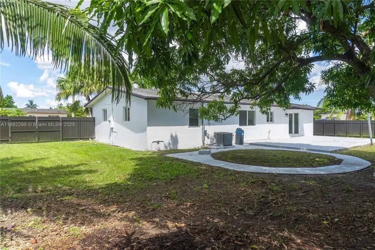 11872 SW 196th Terrace, Miami, FL 33177, Miami - Photo 2