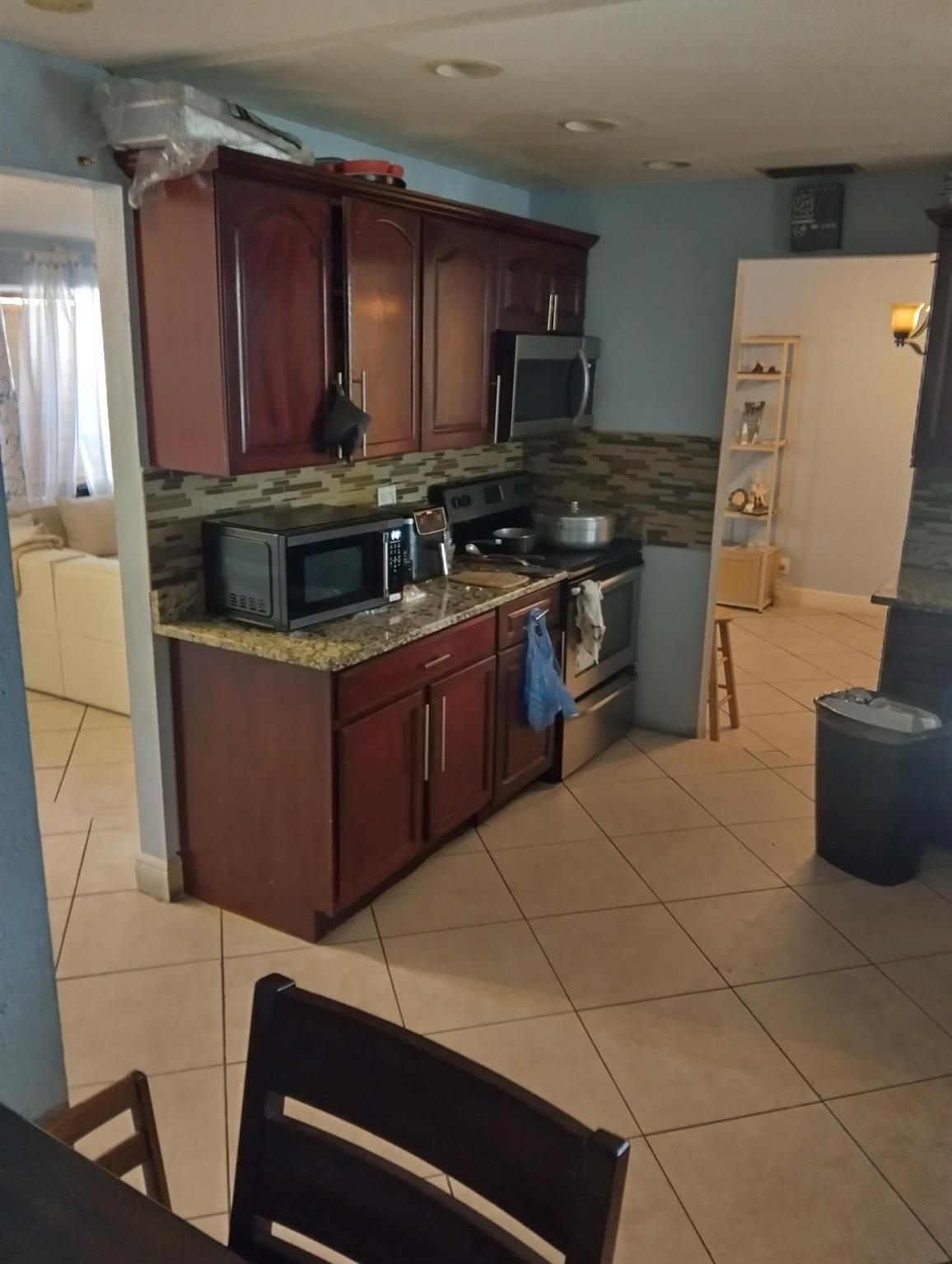 6812 NW 4th Street, Margate, FL 33063, Margate - Photo 2