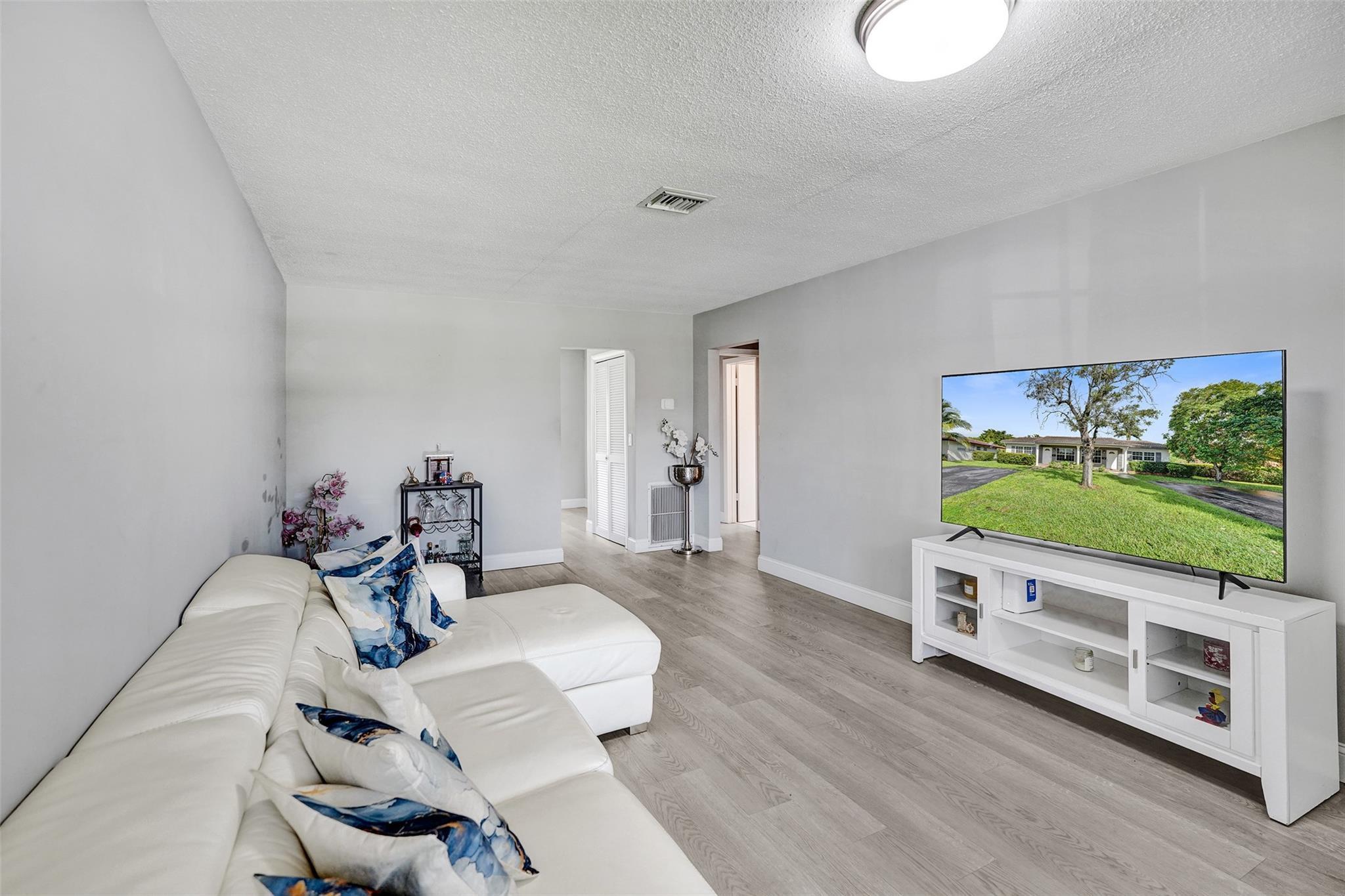 4017 Woodside Drive, Coral Springs, FL 33065, Coral Springs - Photo 5