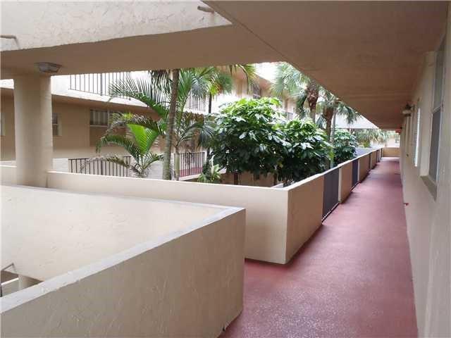 403 NW 68th Avenue 519, Plantation, FL 33317, Plantation - Photo 2