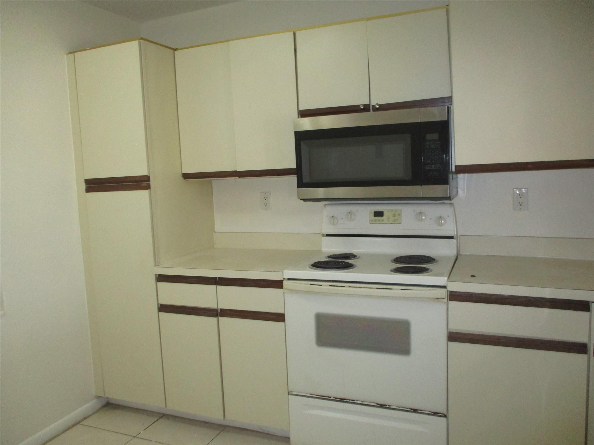 3000 NW 42nd Avenue NW B410, Coconut Creek, FL 33066, Coconut Creek - Photo 3