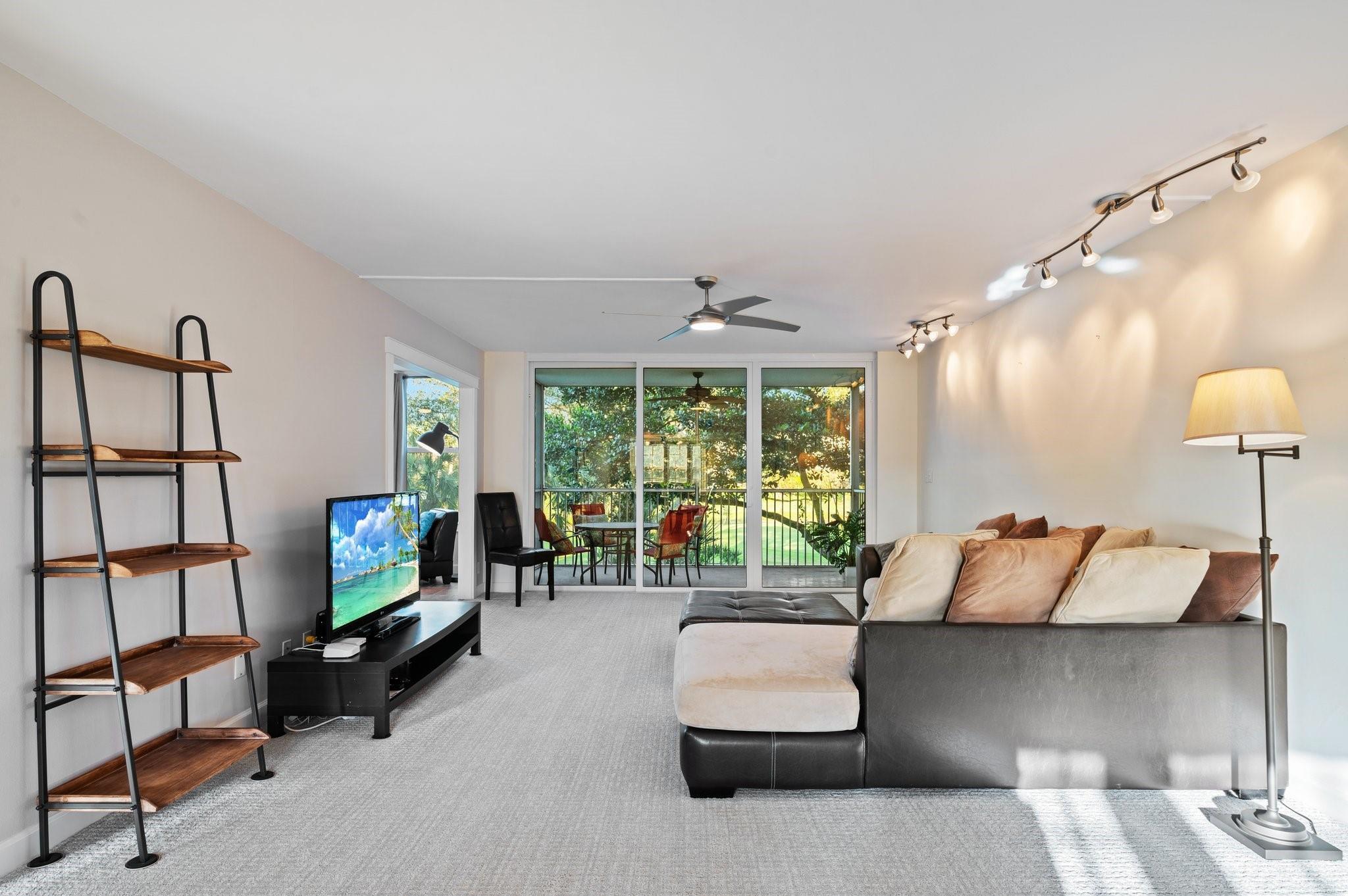 3900 Oaks Clubhouse Drive 310, Pompano Beach, FL 33069, Pompano Beach - Photo 5